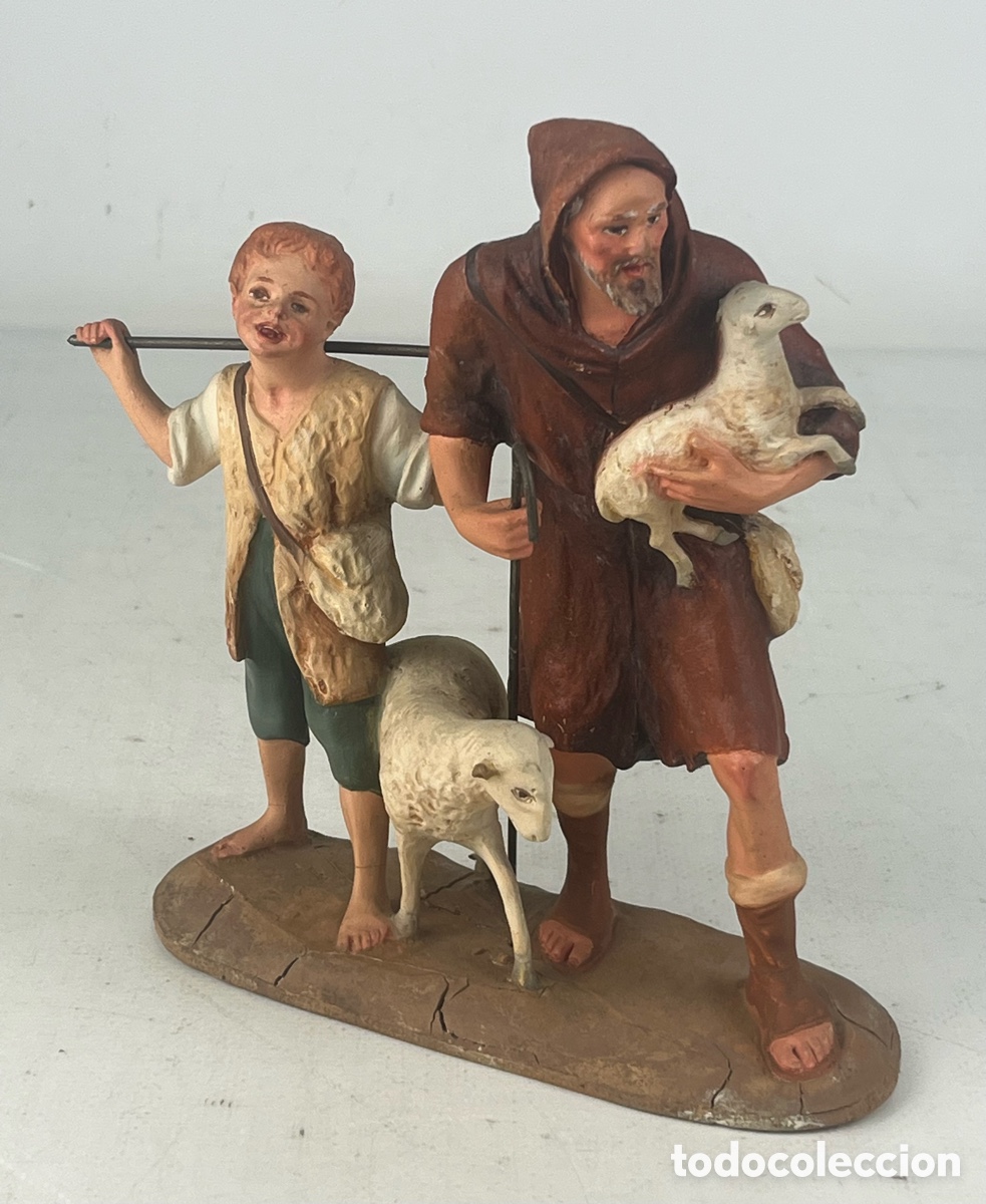 Figuras de Bel&eacute;n: PASTOR CON NI&Ntilde;O Y OVEJAS - TALLERES DE OLOT - ESTUCO PINTADO