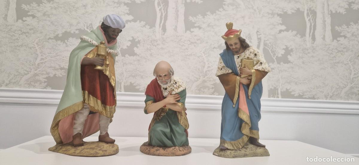 Figuras de Bel&eacute;n: Tres Reyes Magos de pasta de madera y pintados a mano. 30 CM