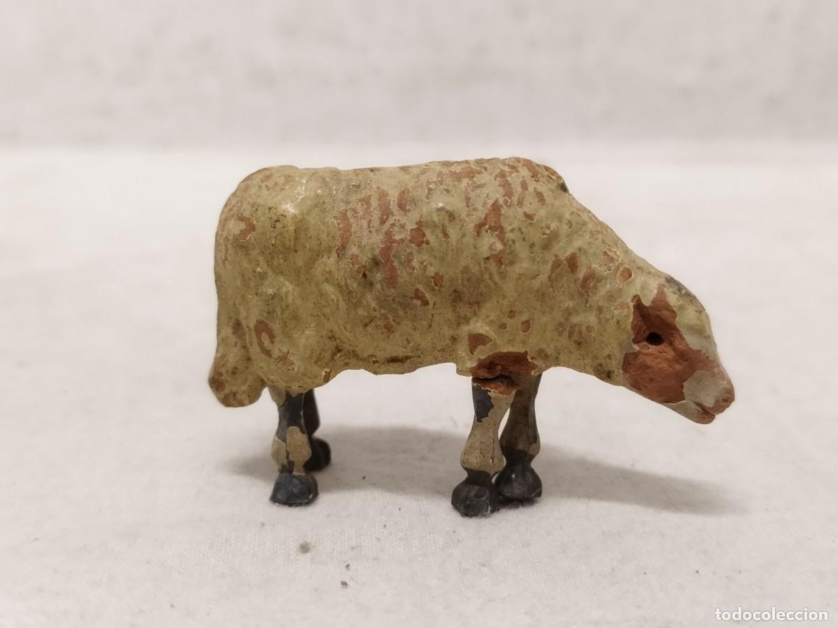 Figuras de Bel&eacute;n: Antigua figura de belen o pesebre. De una oveja en terracota y plomo. Como se ve en las fotos.