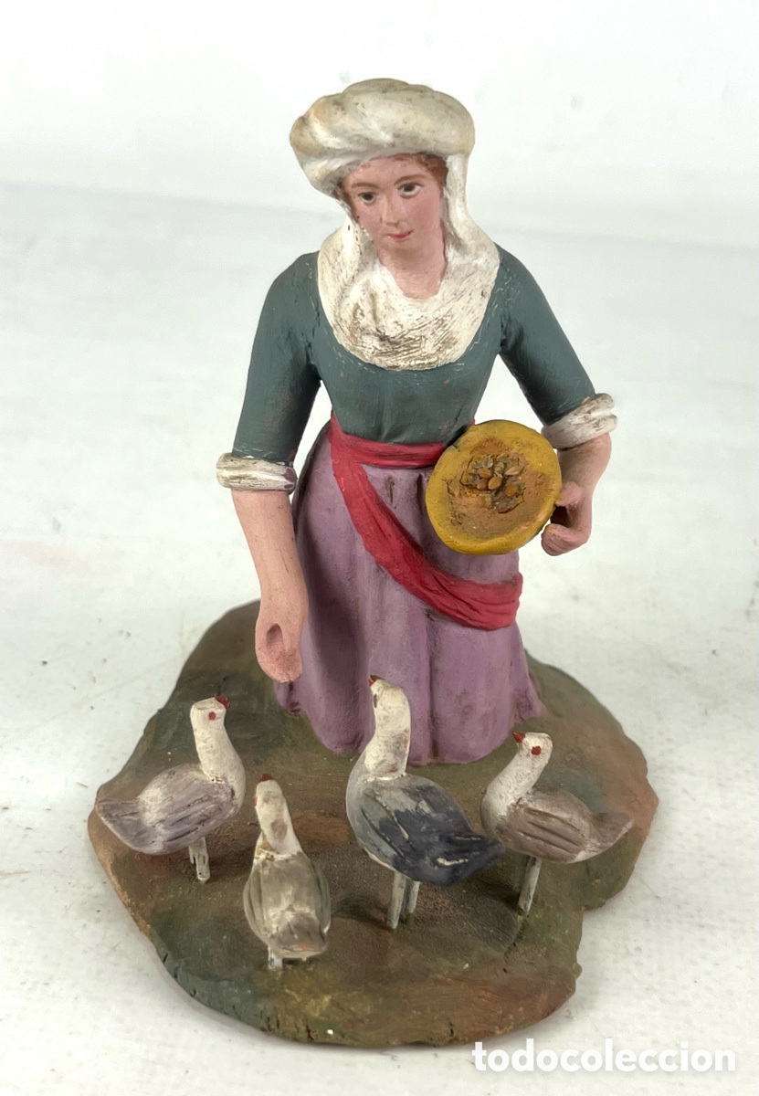 Figuras de Bel&eacute;n: PASTORA DANDO DE COMER A LAS GALLINAS - OLOT -TERRACOTA - FIGURA PESEBRE, BELEN