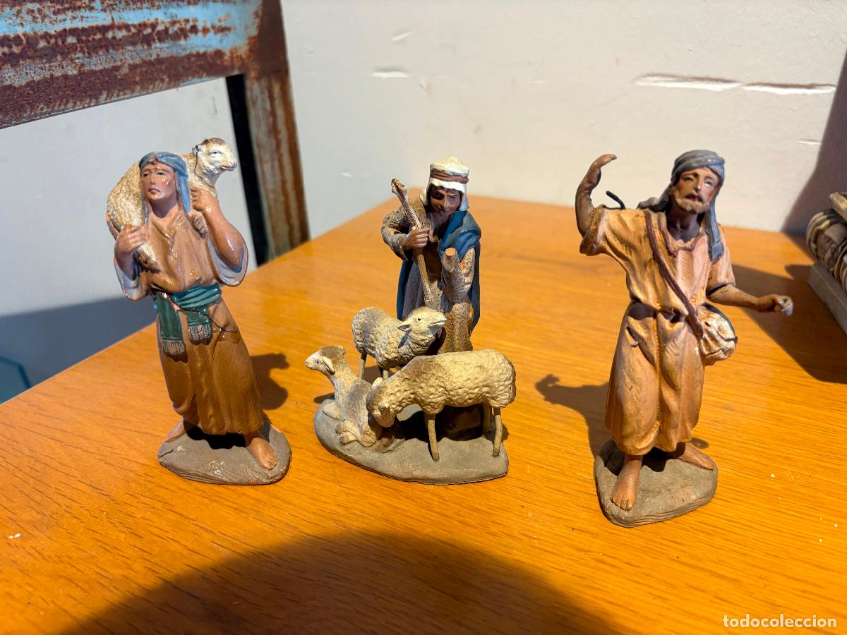Figuras de Bel&eacute;n: 3 figuras terracota 2 de ellas firmadas Castells pesebre belen barro antiguas