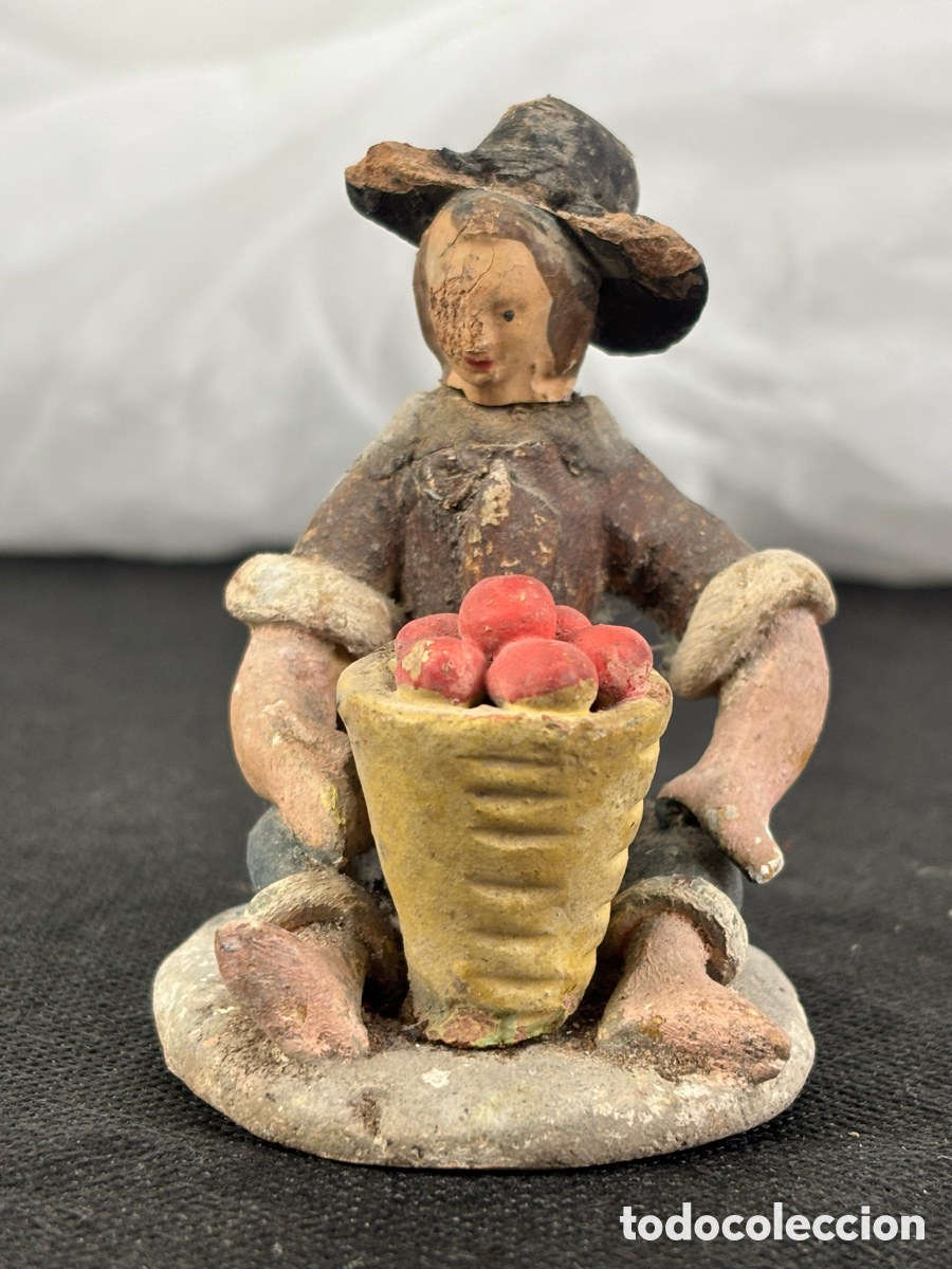Figuras de Bel&eacute;n: FIGURA DE BELEN, PESEBRE - PASTOR CON CESTA DE MANZANAS - TERRACOTA POLICROMADA - SIGLO XIX