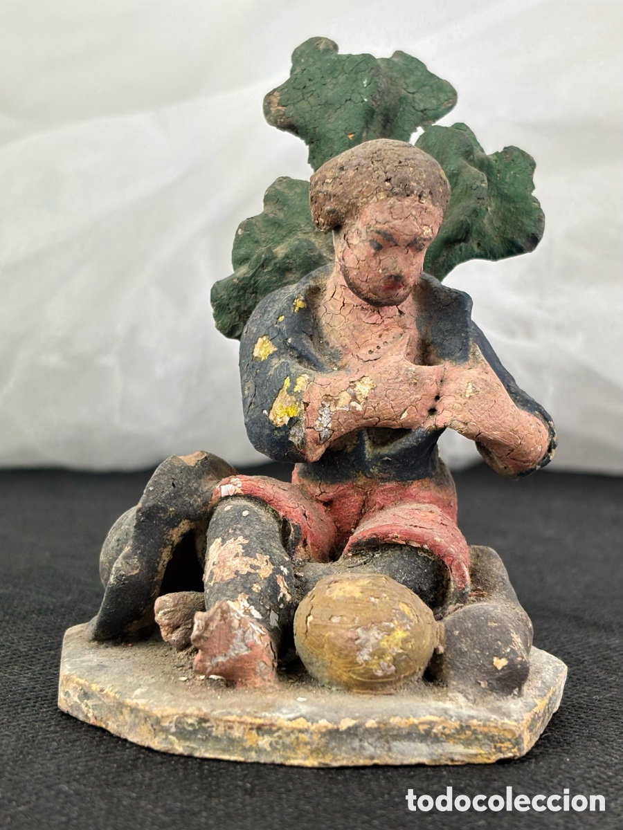 Figuras de Bel&eacute;n: FIGURA DE PESEBRE BELEN - PASTOR SENTADO CON ZURR&Oacute;N - TERRACOTA POLICROMADA, SIGLO XIX
