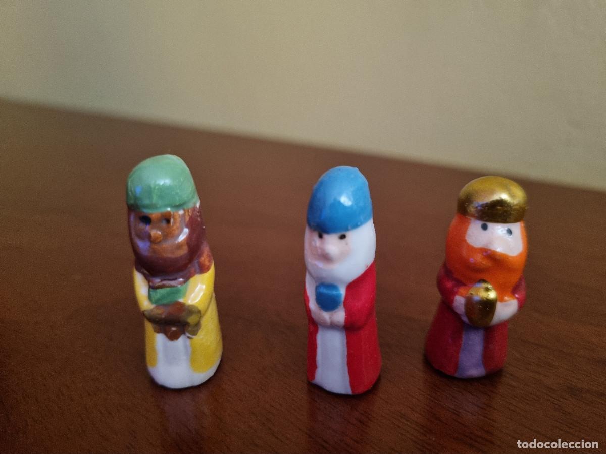 Figuras de Bel&eacute;n: Tres Reyes Magos en porcelana y policromados