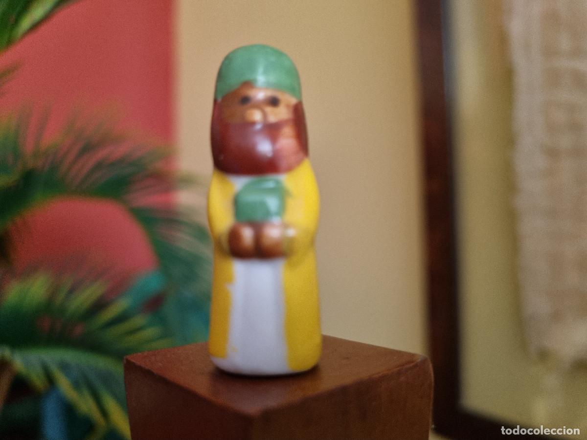 Figuras de Bel&eacute;n: Rey Mago Gaspar en porcelana policromada