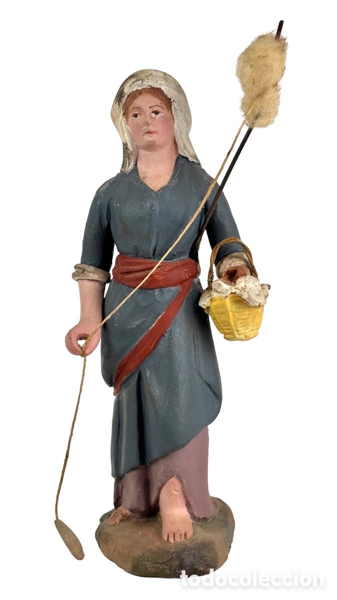 Figuras de Bel&eacute;n: PASTORA HILANDERA EN TERRACOTA, OLOT - FIGURA DE BEL&Eacute;N - 15 CM