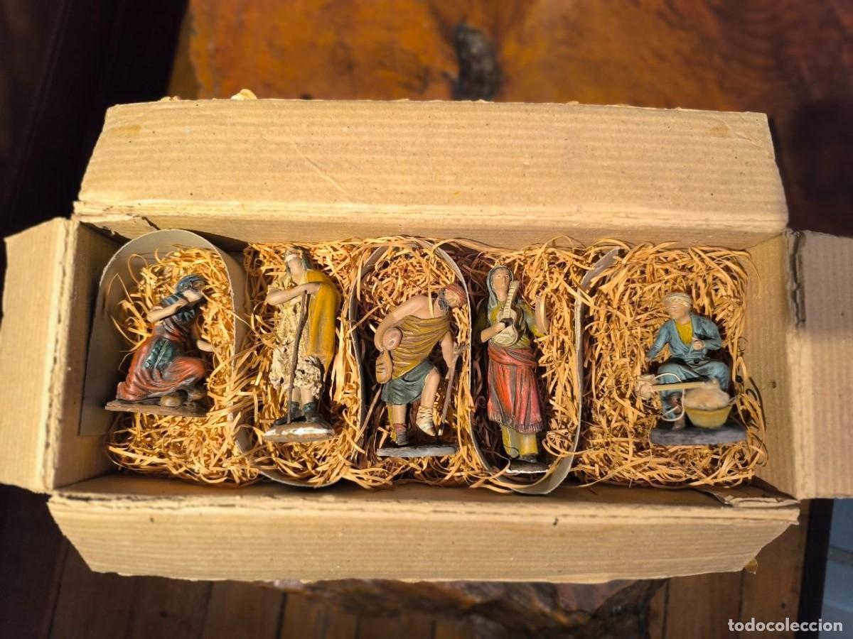 Figuras de Bel&eacute;n: 5 ANTIGUAS FIGURAS DE BELEN DE TERRACOTA ORTIGAS EN SU CAJA 11 CM