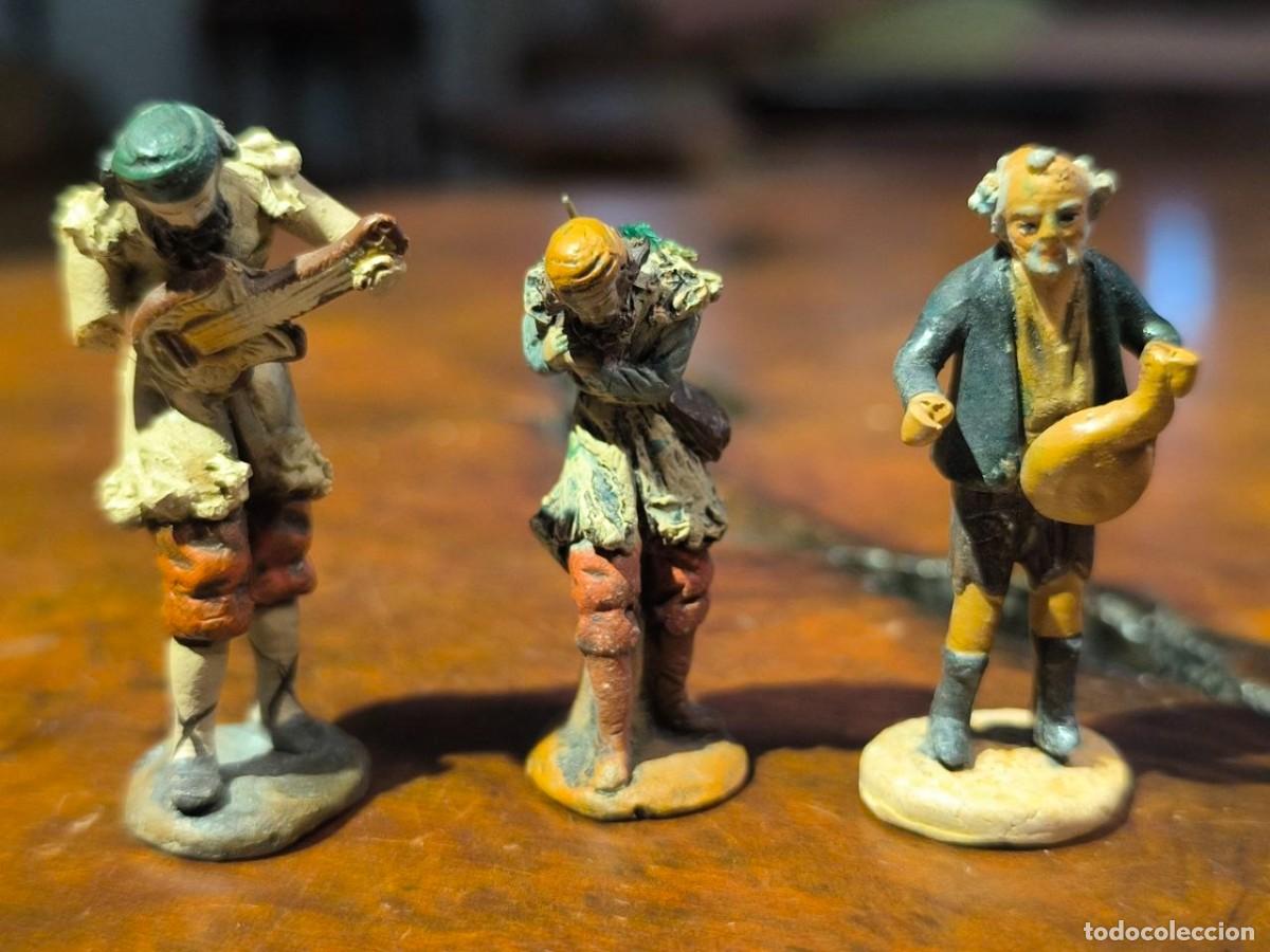 Figuras de Bel&eacute;n: 3 FIGURAS DE BELEN DE TERRACOTA ORTIGAS, LA MAS ALTA 5 CM BUEN ESTADO