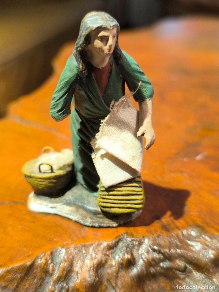 Figuras de Bel&eacute;n: FIGURA DE BELEN TERRACOTA ORTIGAS LAVANDERA ALTURA 6,5 CM