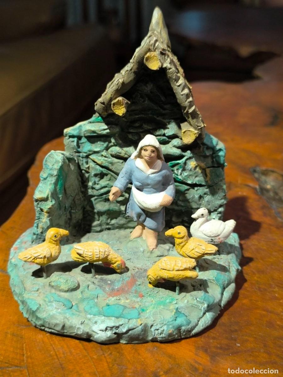 Figuras de Bel&eacute;n: FIGURA DE BELEN EN TERRACOTA ANTIGUA MUJER CON GALLINAS EN MUY BUEN ESTADO 12X12 CM