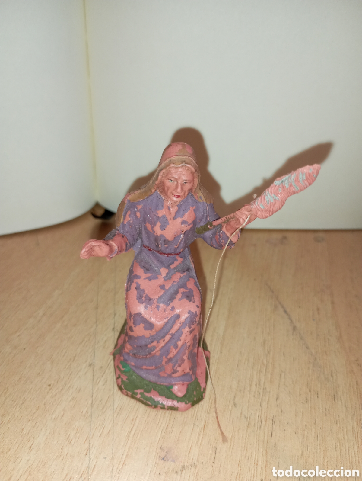 Figuras de Bel&eacute;n: Figura bel&eacute;n hilandera pl&aacute;stico duro a&ntilde;os 60-70 ,9 cms altura