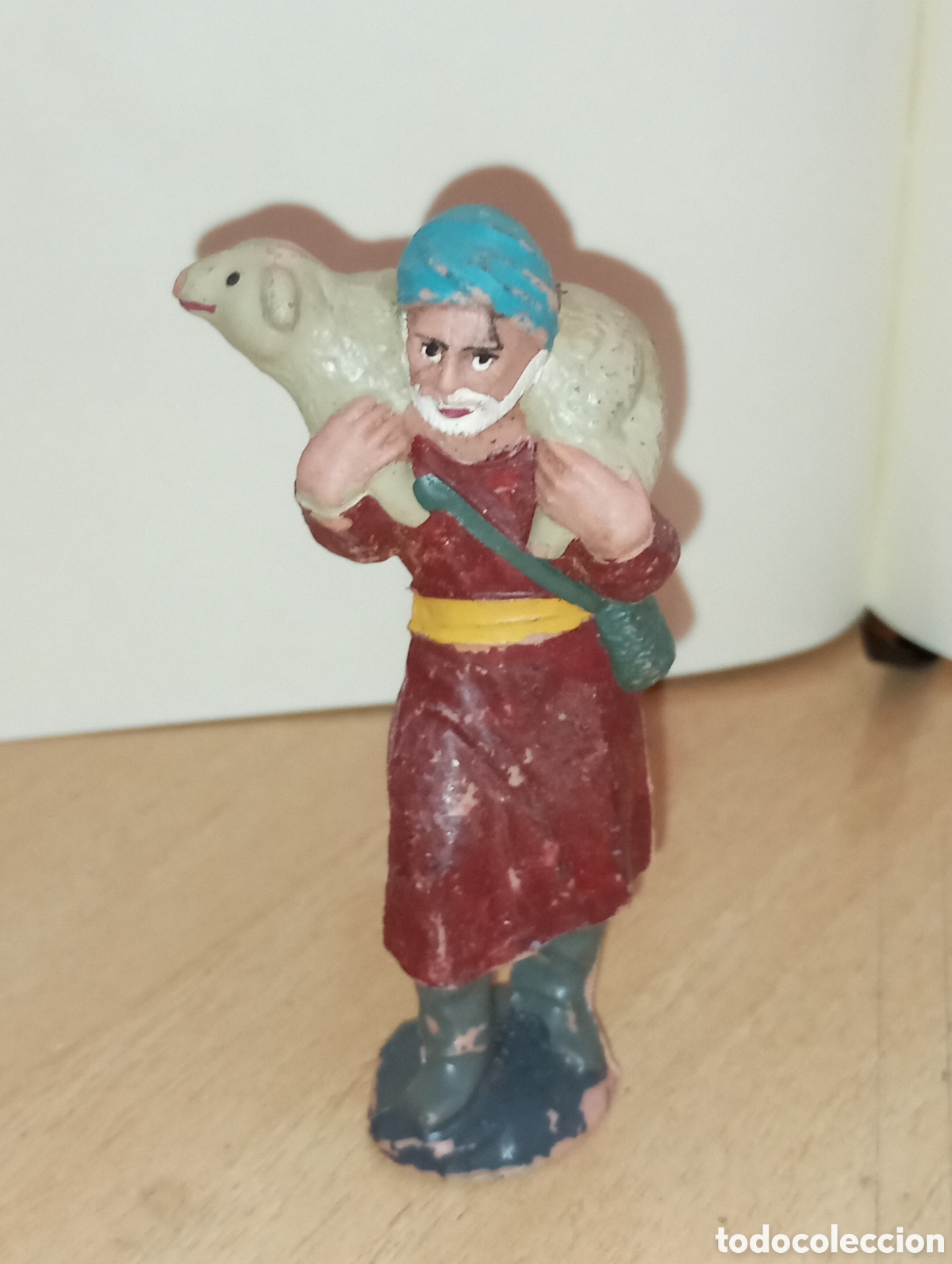 Figuras de Bel&eacute;n: Figura de bel&eacute;n pastor con ovejas pl&aacute;stico duro a&ntilde;os 60-70,,mide 8 cms altura