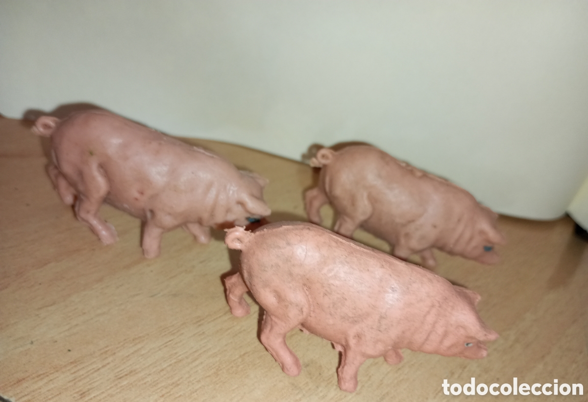 Figuras de Bel&eacute;n: 3 antiguos cerditos para bel&eacute;n plastico duro a&ntilde;os 60-70 ,miden 5,50 cms
