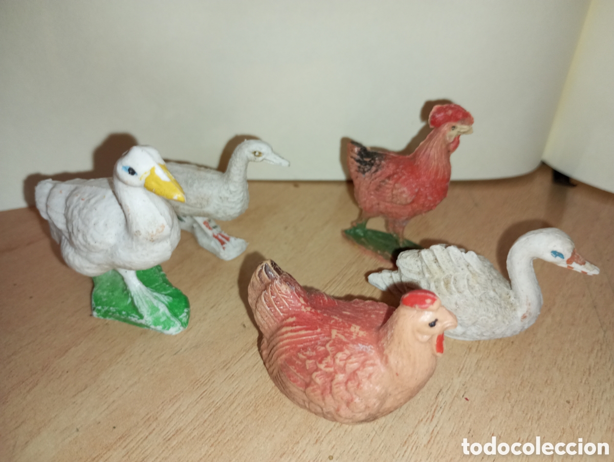 Figuras de Bel&eacute;n: 5figuras de bel&eacute;n gallinas y patos pl&aacute;stico duro a&ntilde;os 60-70miden 4 cms