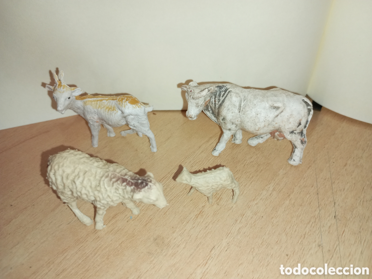 Figuras de Bel&eacute;n: 4 figuras de bel&eacute;n vaca ,cabra y ovejas pl&aacute;stico duro a&ntilde;os 60-70,5 cms la m&aacute;s grande