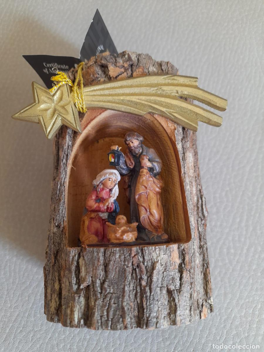 Figuras de Bel&eacute;n: Necimiento en tronco de madera