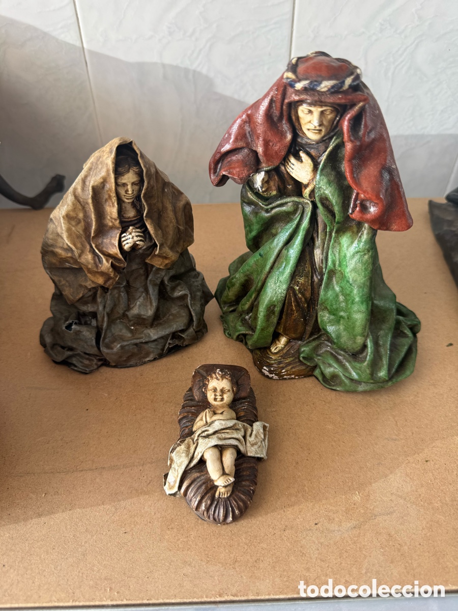 Figuras de Bel&eacute;n: Bonito nacimiento antiguo, el San Jos&eacute; con una falta en la mano
