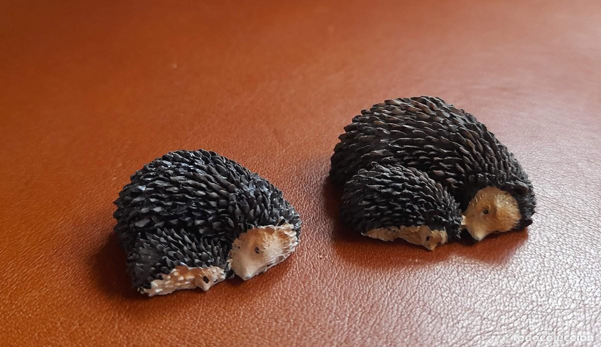 Figuras de Bel&eacute;n: Miniatura Belen. Lote de dos erizos
