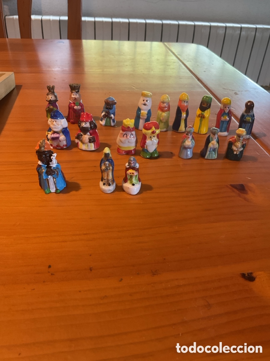 Figuras de Bel&eacute;n: Colecci&oacute;n de 19 figuras de porcelana para Rosc&oacute;n de Reyes &mdash; Lote completo