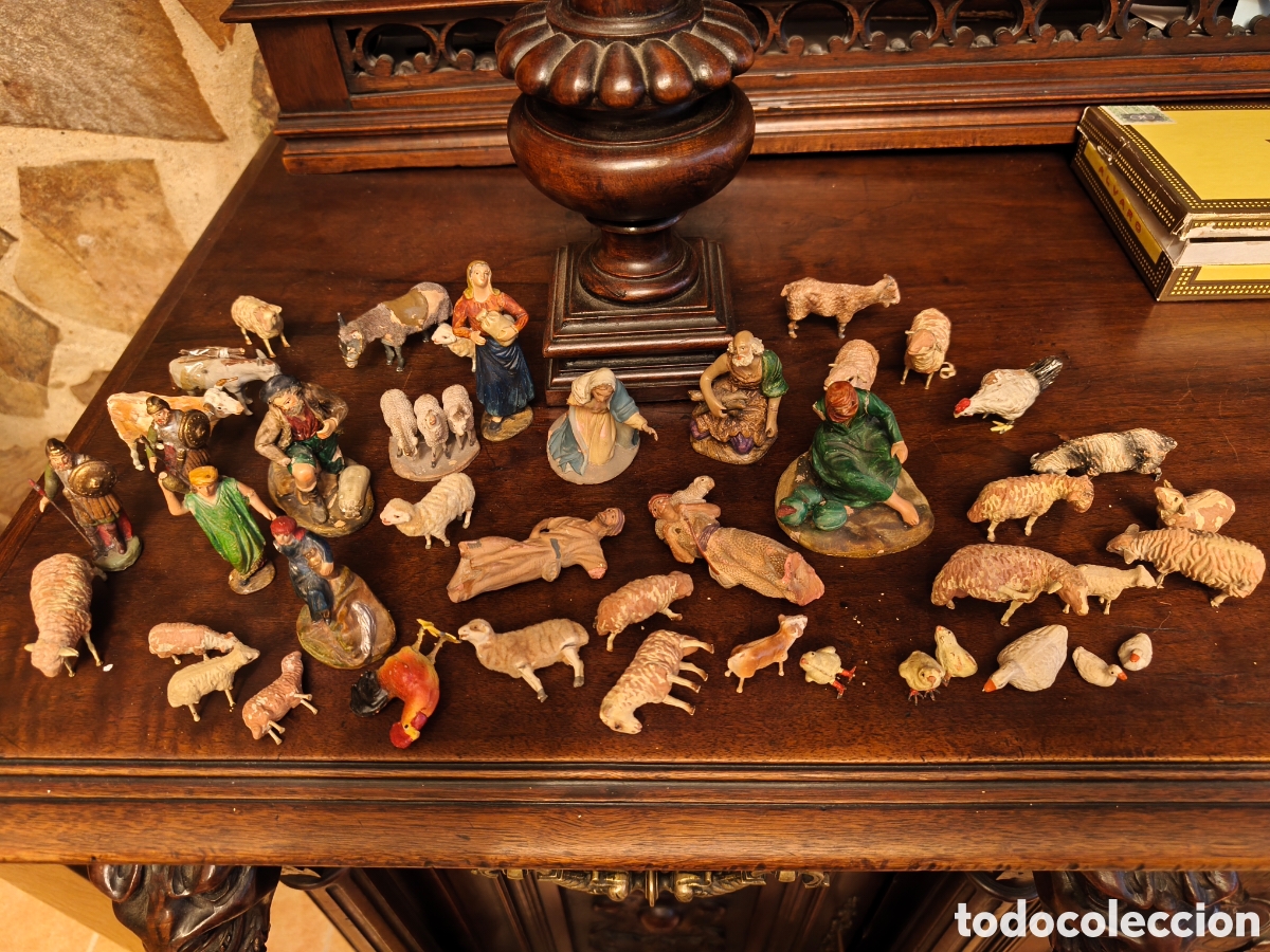 Figuras de Bel&eacute;n: Lote de figuras de bel&eacute;n. Estado seg&uacute;n fotograf&iacute;as, necesitan restauraci&oacute;n la mayoria
