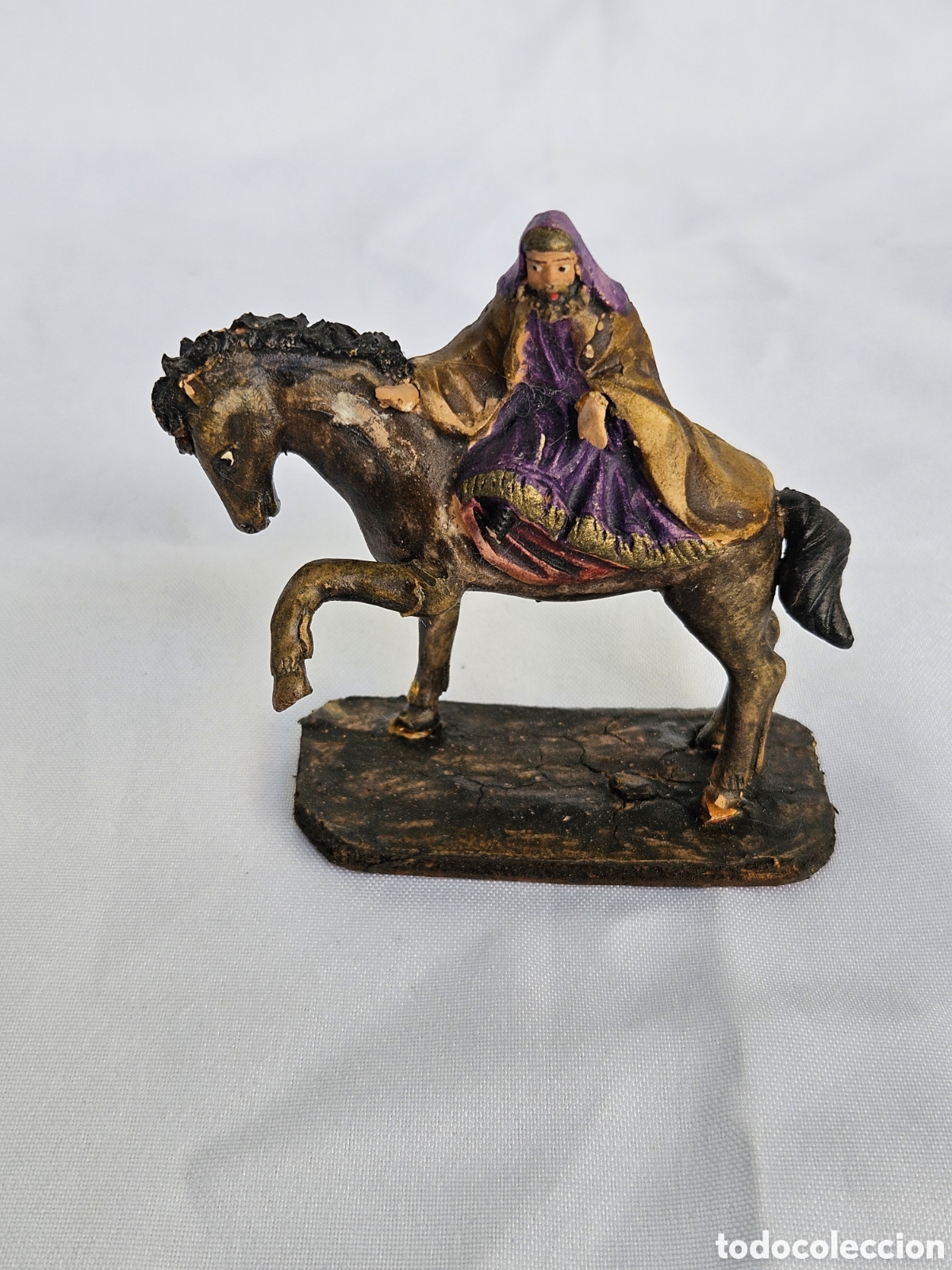 Figuren f&uuml;r Weihnachtskrippen: FIGURA BELEN BARRO REY MAGO EN CABALLO. SERRANO