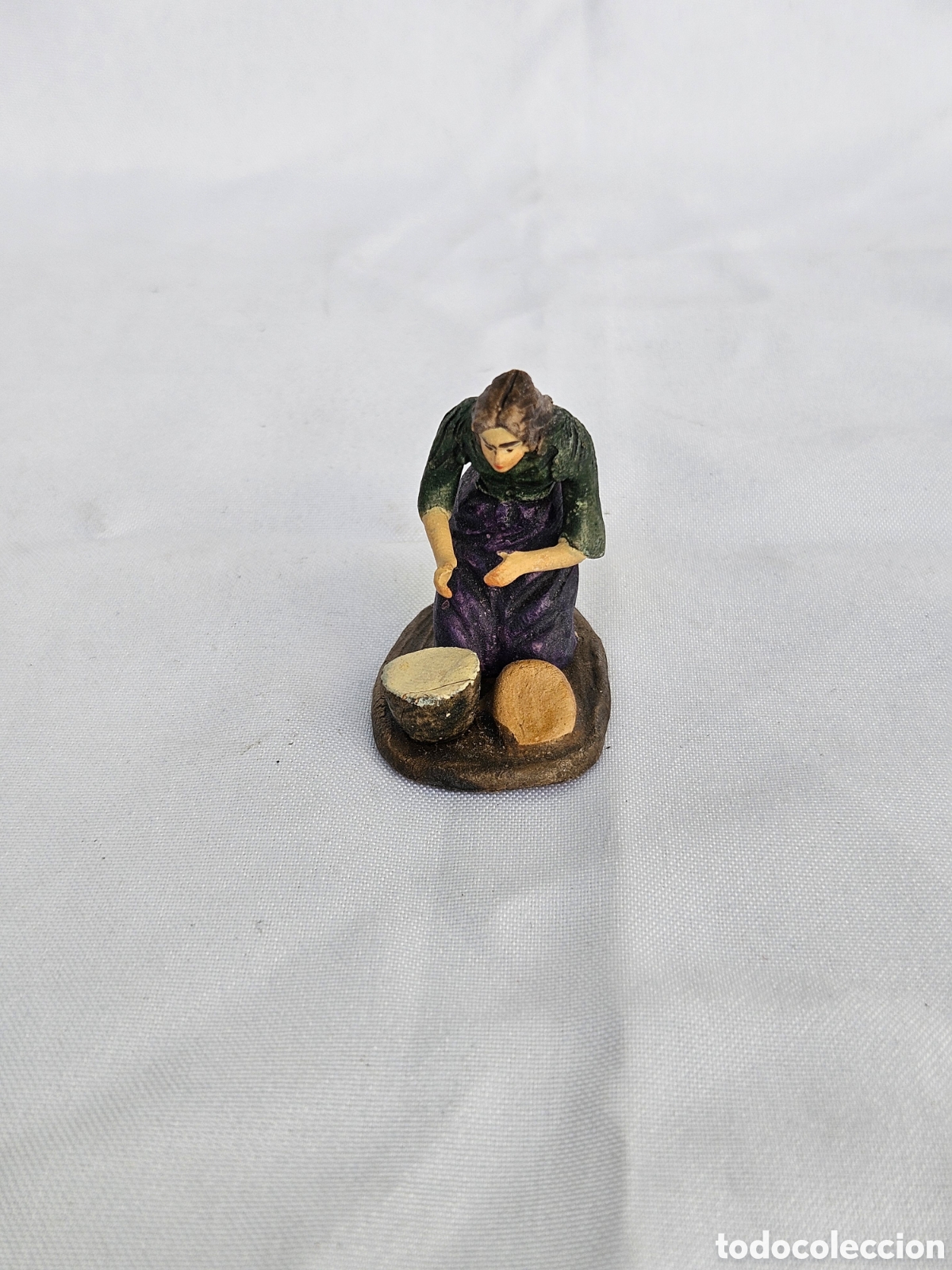 Figuras de Bel&eacute;n: FIGURA BELEN BARRO. MUJER LAVANDO ROPA