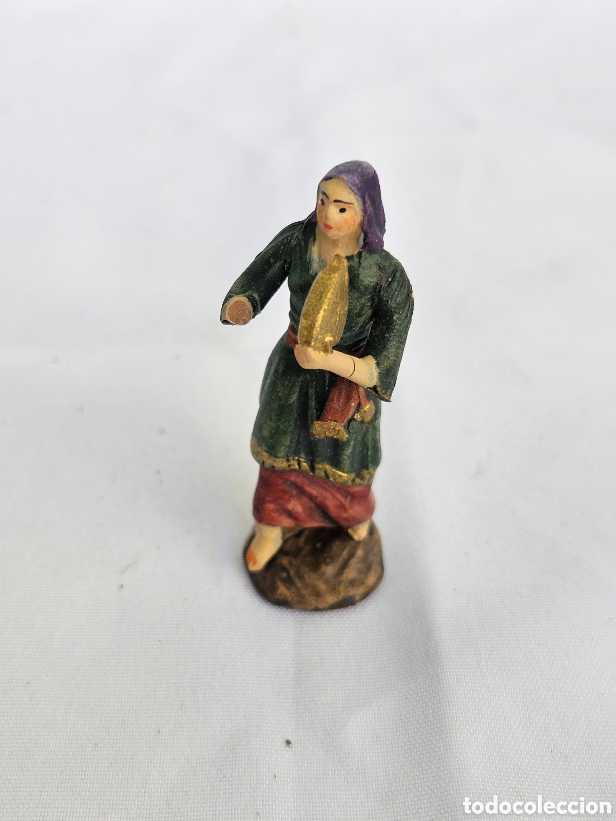 Figuras de Bel&eacute;n: FIGURA BELEN BARRO. MUJER TOCANDO PANDERETA