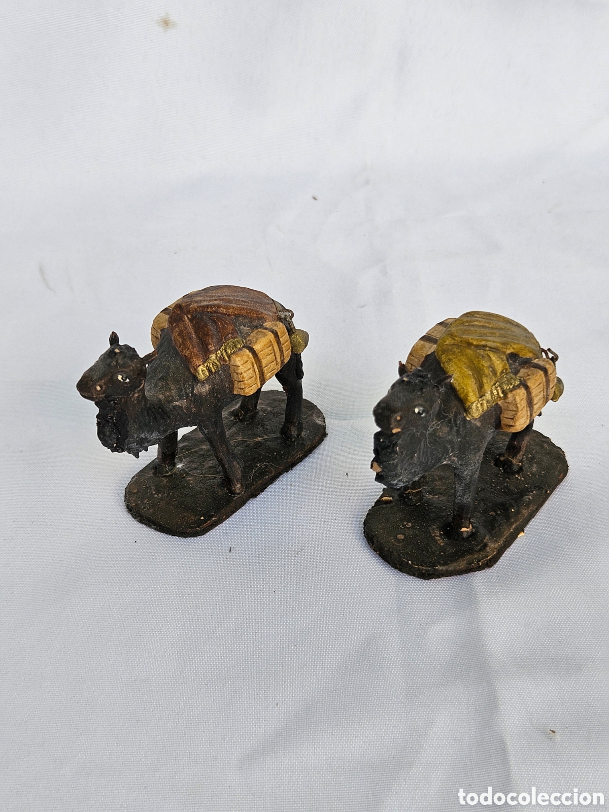 Figuras de Bel&eacute;n: FIGURAS BELEN BARRO. 2 CAMELLOS CON ALAJAS