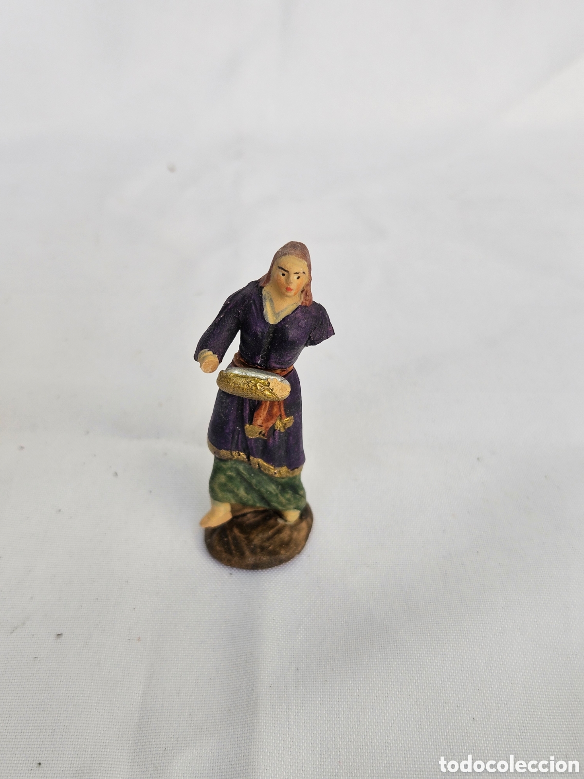 Figuras de Bel&eacute;n: FIGURA BELEN BARRO. PASTORA CON PESCADO