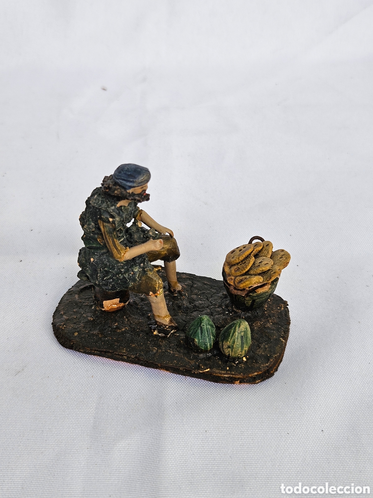 Figuras de Bel&eacute;n: FIGURA BELEN BARRO. PASTOR CON CESTA DE PAN. SERRANO