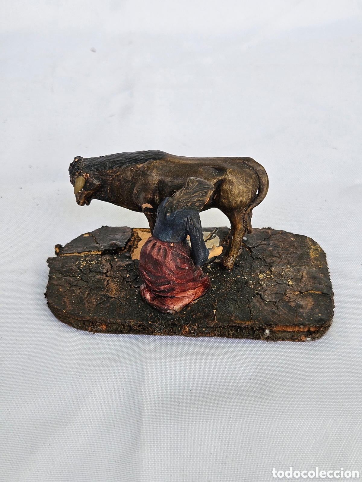 Figuras de Bel&eacute;n: FIGURA BELEN BARRO. MUJER ORDE&Ntilde;ANDO MULA. SERRANO