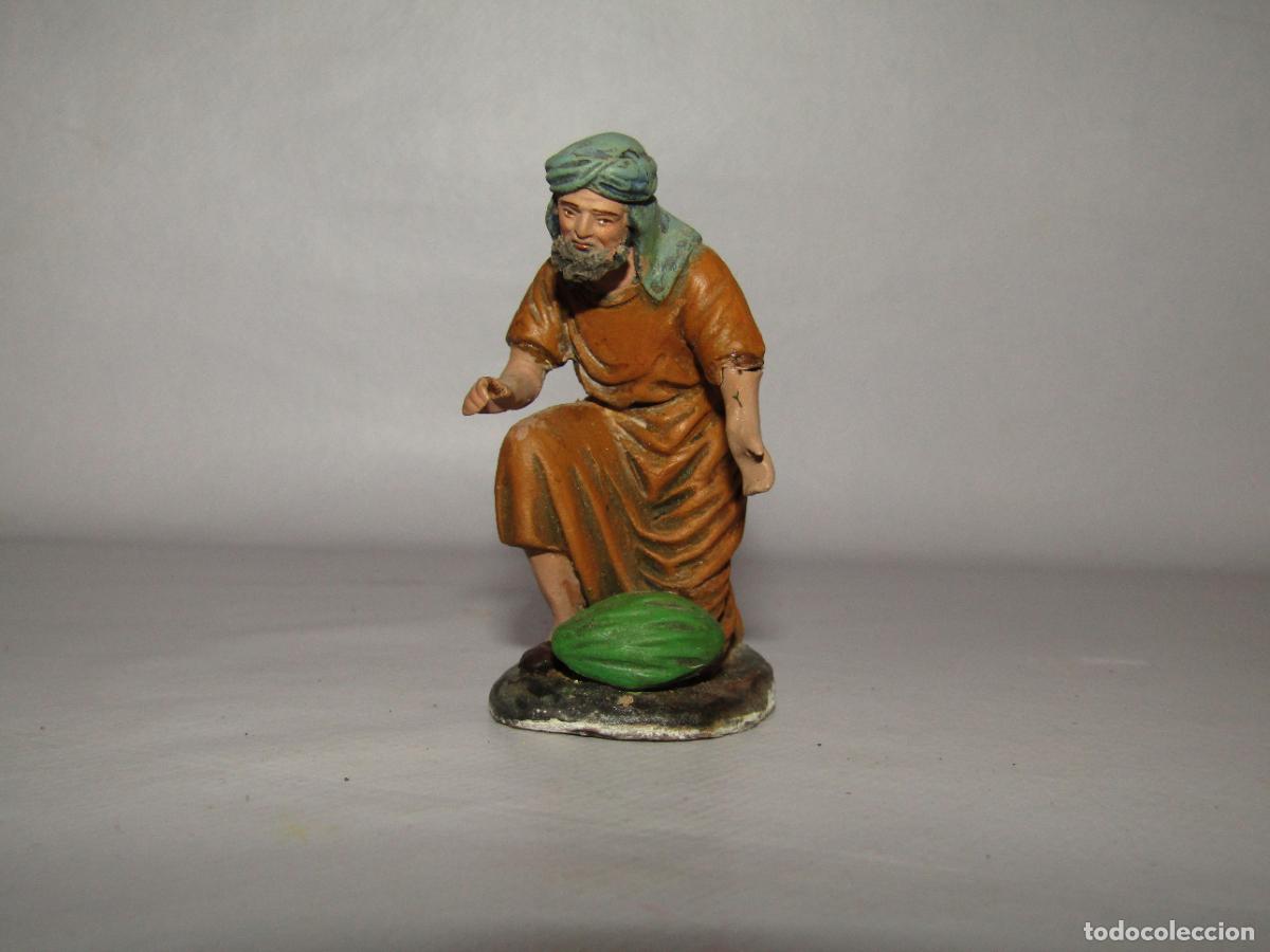 Figuras de Bel&eacute;n: Antigua Figura de Bel&eacute;n en Terracota Policromada y Base de Madera Ref. 705 - 8 de ORTIGAS