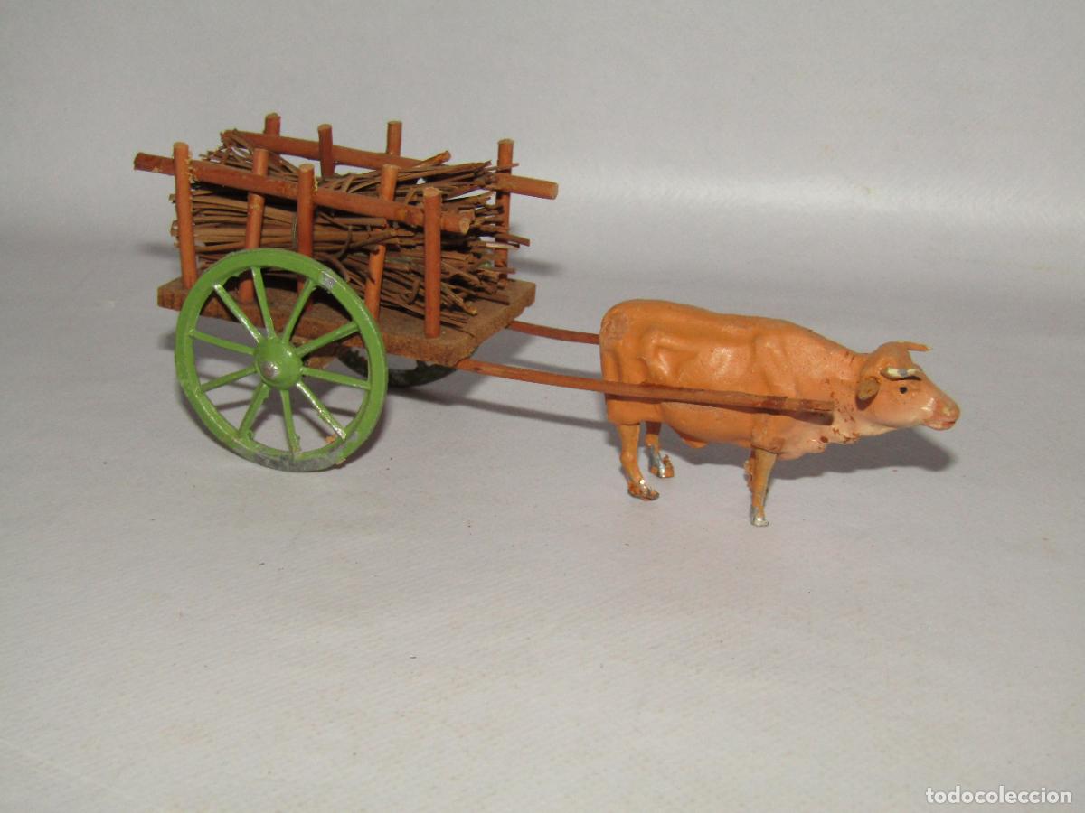 Figuras de Bel&eacute;n: Antigua Carreta con Buey - Figuras de Bel&eacute;n en Madera, Terracota y Ruedas de Plomo
