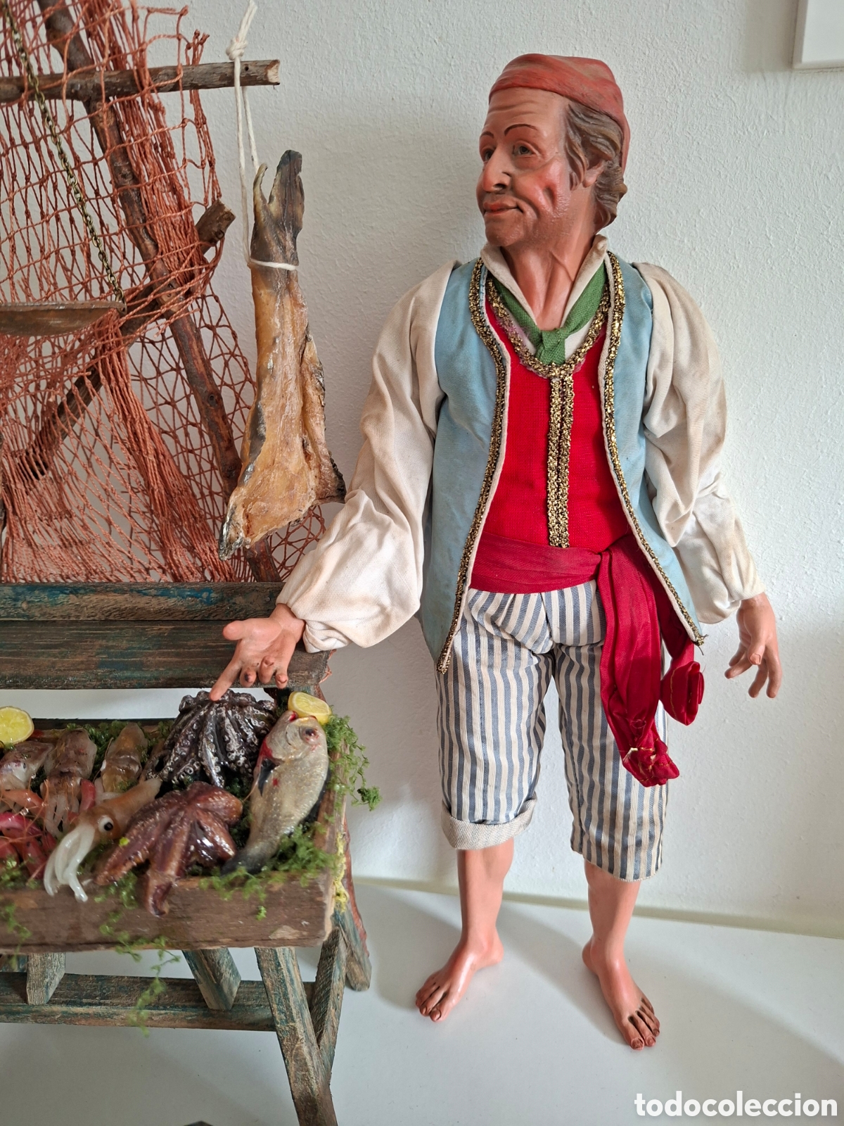 Figuras de Bel&eacute;n: Belen napolitano. Pescador con puesto de venta pescado