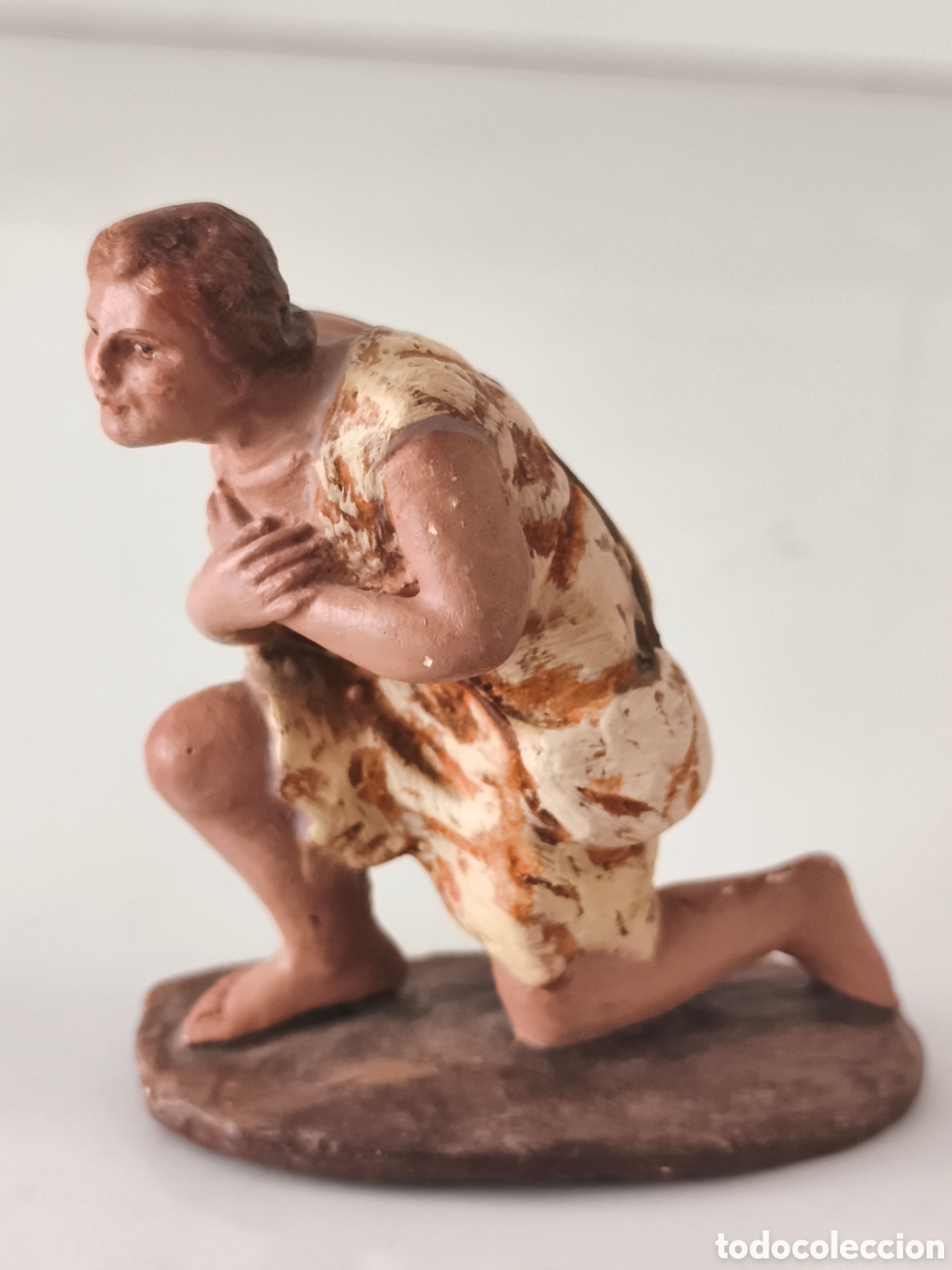 Figuras de Bel&eacute;n: Antigua figura del portal de Bel&eacute;n de estuco de Olot en muy buen estado