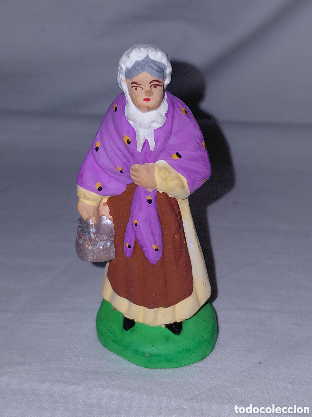 Figuras de Bel&eacute;n: ANTIGUA FIGURA DE BELEN DE BARRO ANCIANA CON CESTO