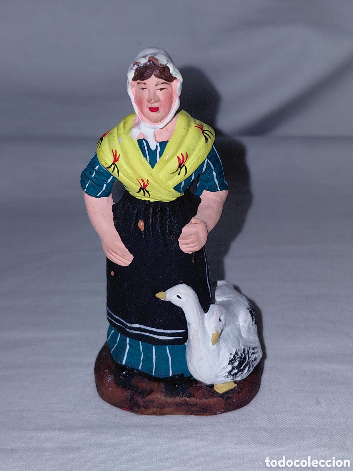 Figuras de Bel&eacute;n: ANTIGUA FIGURA DE BELEN DE BARRO MUJER CON PATOS