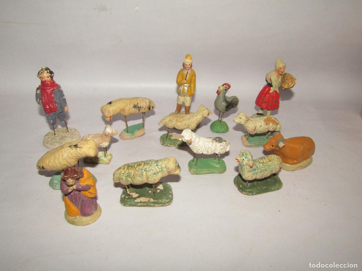Figuras de Bel&eacute;n: Muy antiguo Lote de Figuras y Animales de Bel&eacute;n en Terracota y Metal