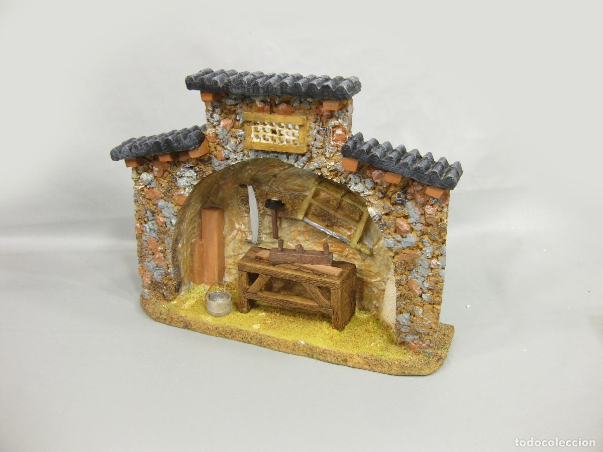 Figuras de Bel&eacute;n: CARPINTER&Iacute;A DE RESINA PARA NACIMIENTO DE NAVIDAD. OLIVER. BARCELONA