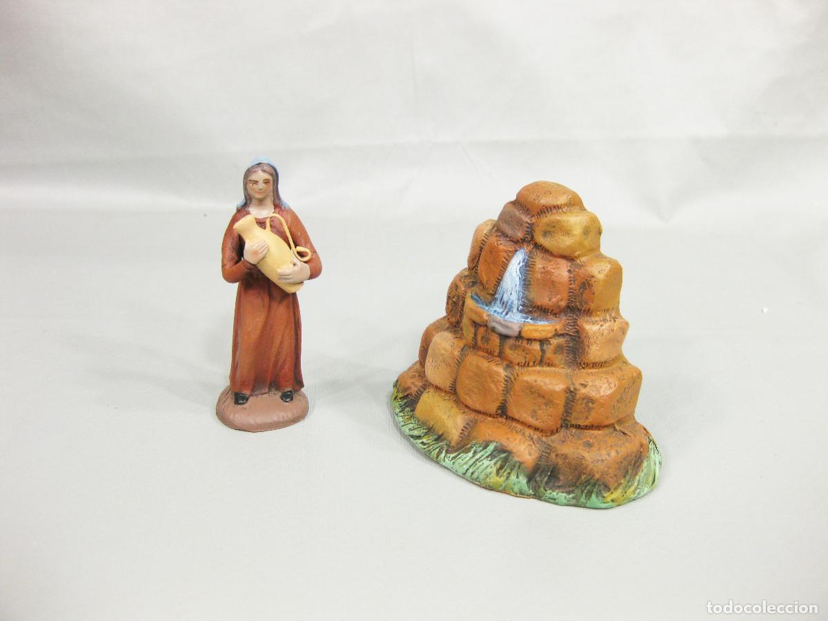 Figuras de Bel&eacute;n: FIGURA DE BARRO DE PASTORA CON FUENTE PARA NACIMIENTO NAVIDAD DE 8 CM. CARLOS CUENCA. FRANCISCO RUIZ