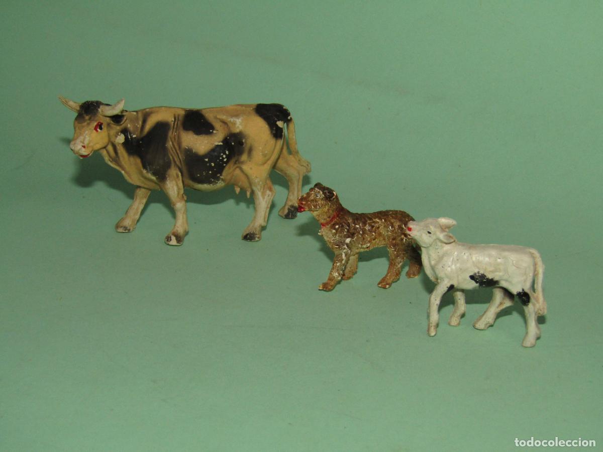 Figuras de Bel&eacute;n: Antiguo Lote de Vacas y Perro Figuras de Bel&eacute;n en Goma de PECH