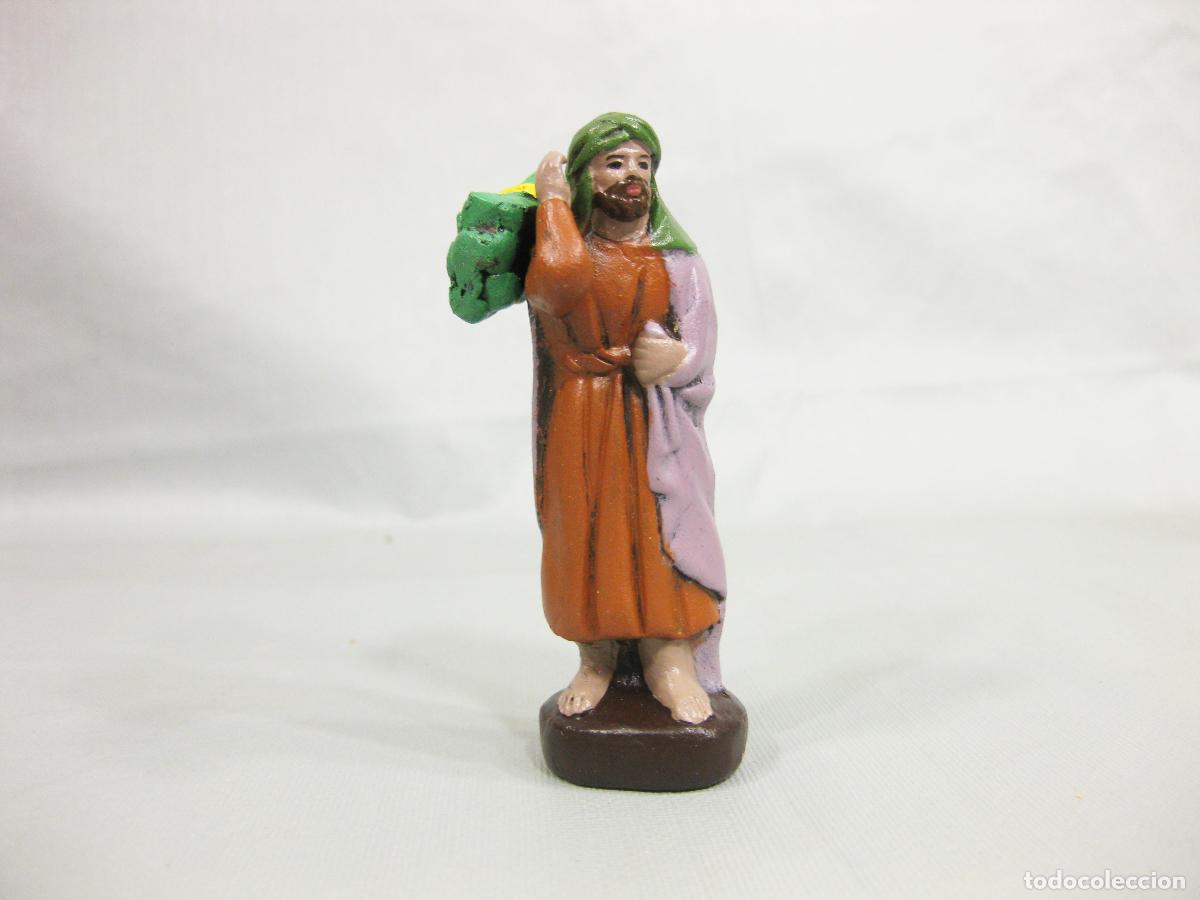 Figuras de Bel&eacute;n: FIGURA DE BARRO COCIDO DE PASTOR CON LE&Ntilde;A PARA NACIMIENTO DE NAVIDAD DE 8 CM. SERRANO. MURCIA