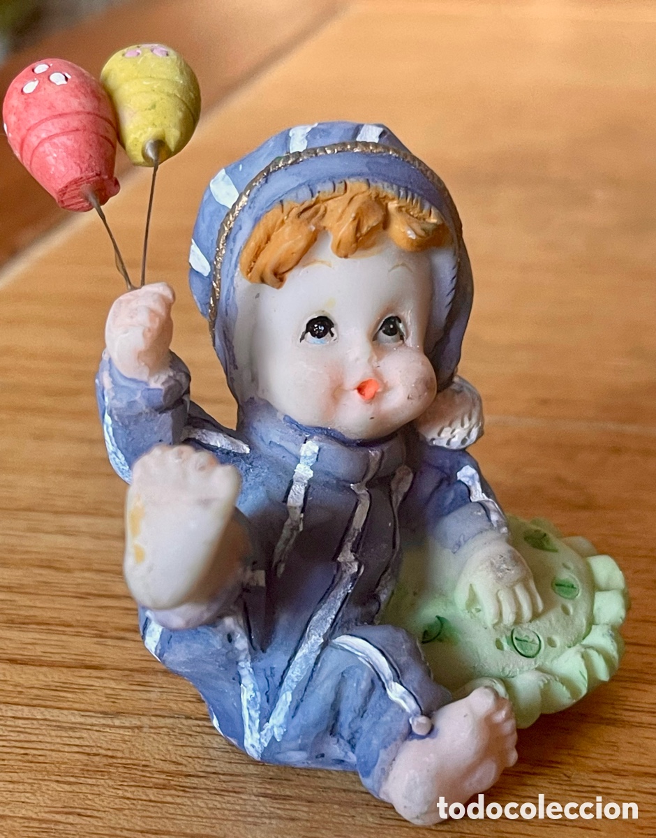 Figurines pour Cr&egrave;ches de No&euml;l: Figura vintage beb&eacute; sentado con globos resina decorativa