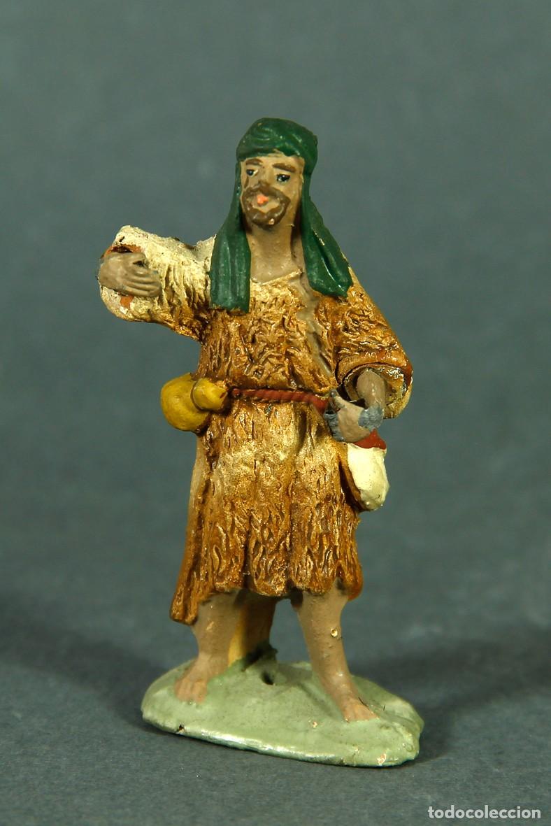 Figuras de Bel&eacute;n: FIGURA ANTIGUA DE PASTOR EN TERRACOTA CON BRAZOS DE PLOMO, PARA BEL&Eacute;N. 7.5 CM.