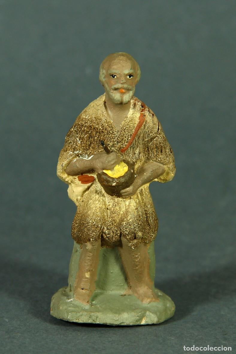 Figuras de Bel&eacute;n: ANTIGUA FIGURA DE PASTOR CON MORTERO EN TERRACOTA, PARA BEL&Eacute;N. 7 CM. BUEN ESTADO.