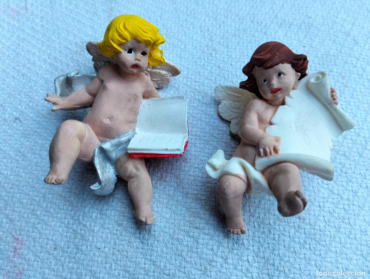 Figuras de Bel&eacute;n: Pareja de &aacute;ngeles figuras figuritas pintadas rubio y moreno libro y pergamino bel&eacute;n