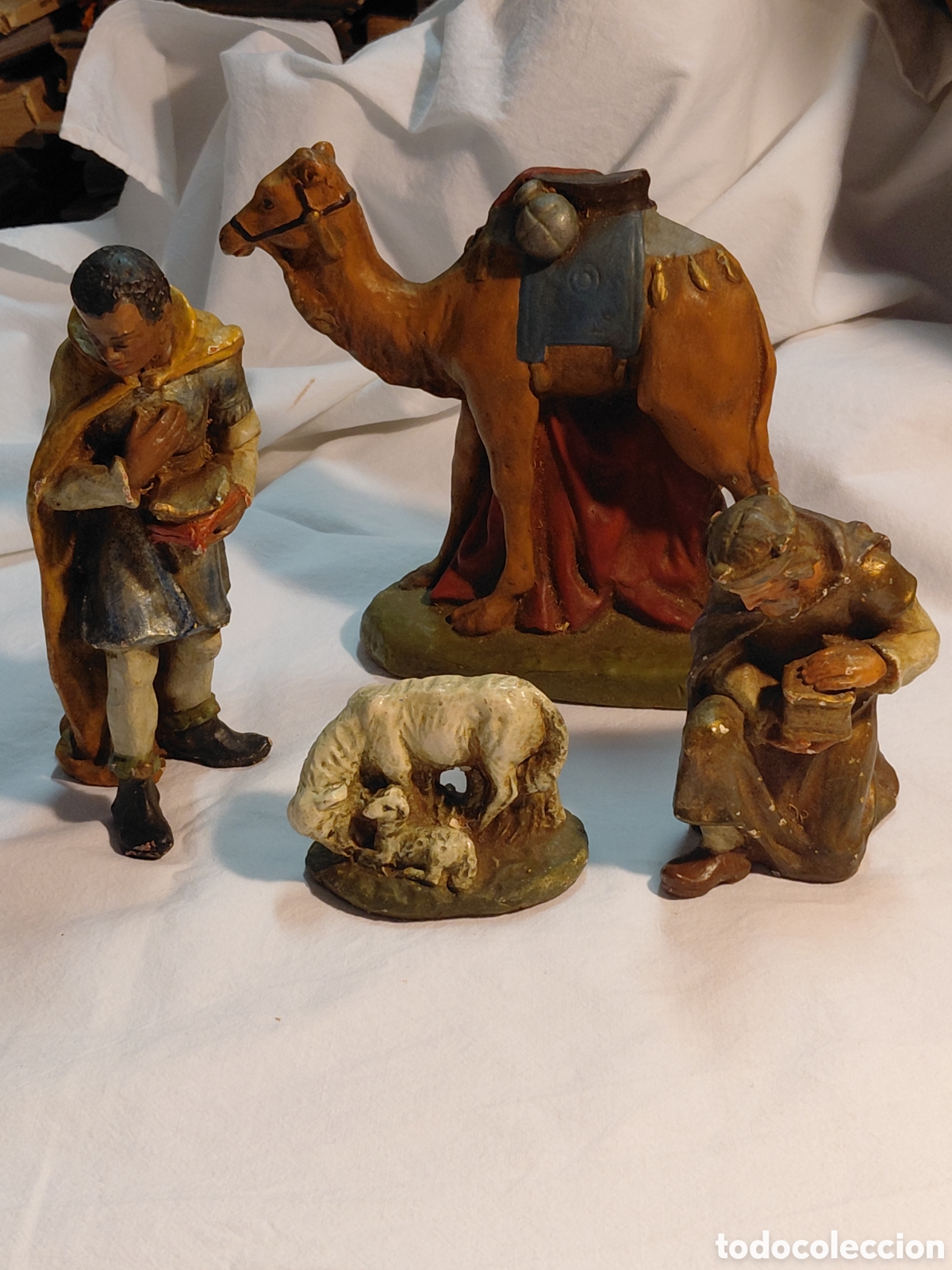 Figuras de Bel&eacute;n: FIGURAS DE BARRO PARA BELEN FIRMADAS E G D.CAMELLO REY PAJE OVEJAS.ALTURA DEL CAMELLO 18 CM