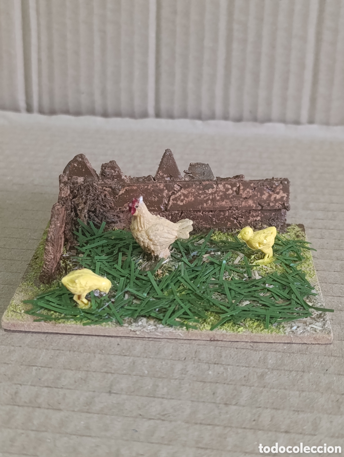 Figuren f&uuml;r Weihnachtskrippen: GALLINA CON POLLITOS PARA BELEN.