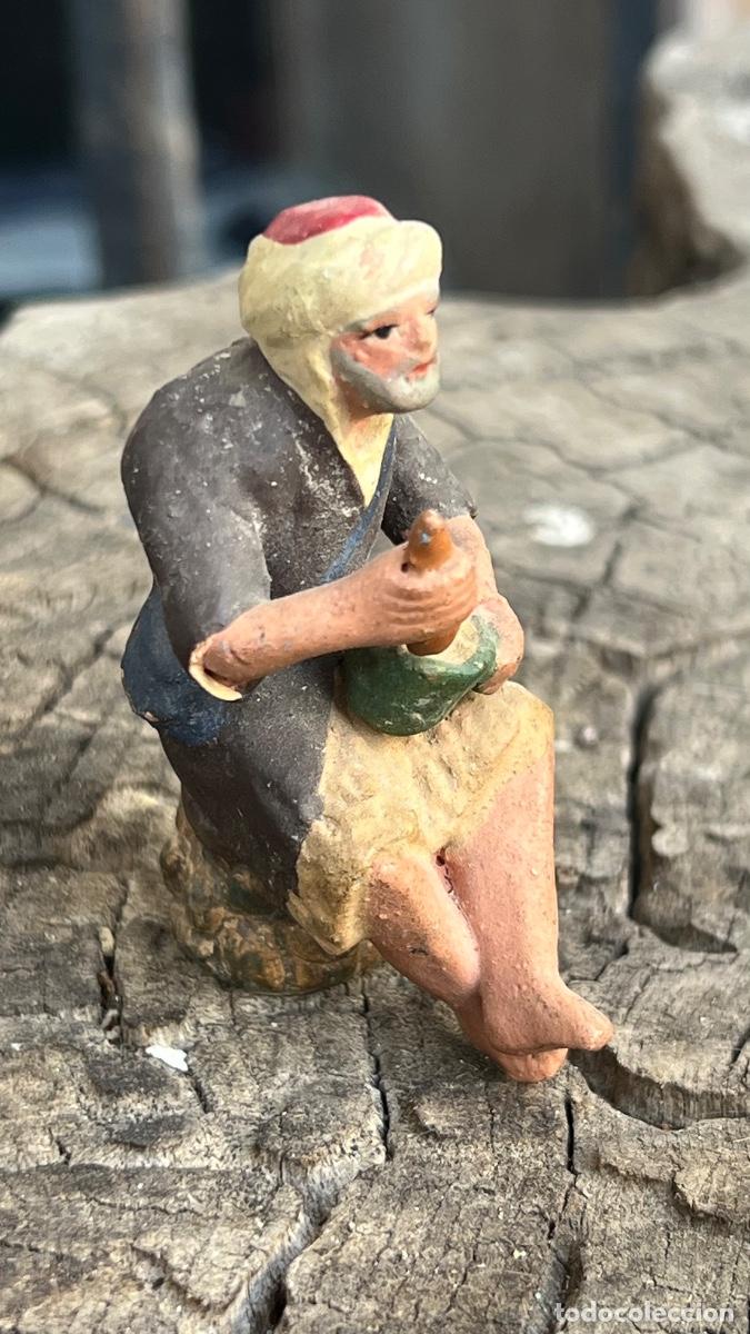 Figuras de Bel&eacute;n: Figura barro Bel&eacute;n antigua hombre con turbante y mortero murcia