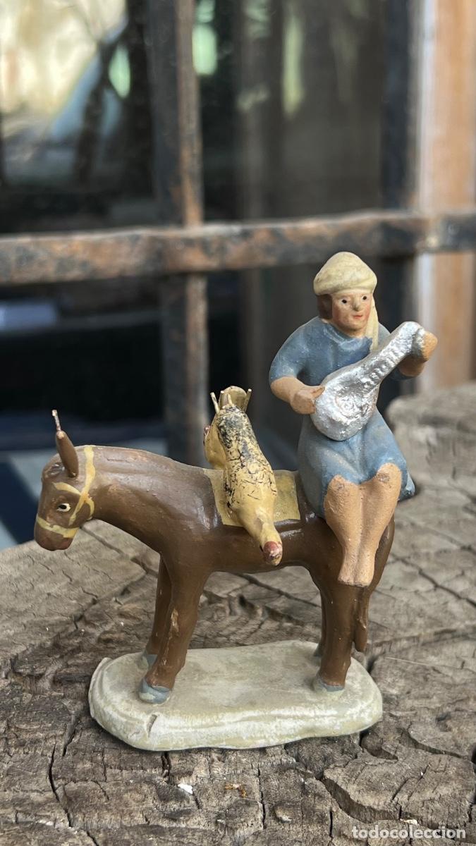 Figuras de Bel&eacute;n: Figura barro Bel&eacute;n antigua hombre tocando la&uacute;d sobre burro montado cacharreria murcia